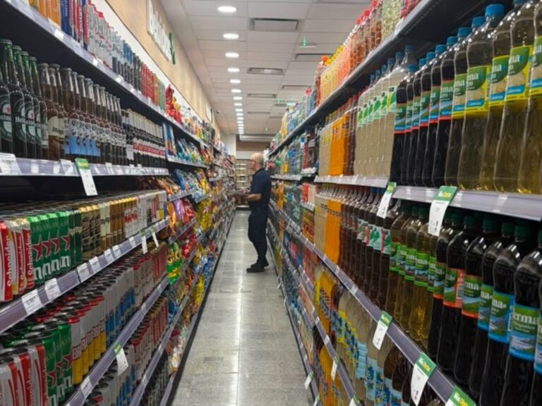 ¿Cambia la tendencia: en julio se desaceleró la caída del consumo en supermercados