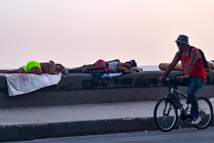 Crisis en Cuba: La Habana se derrumba por los apagones, el éxodo y una profunda incertidumbre sobre su futuro
