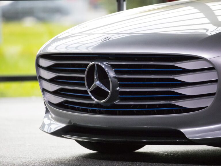 De los autos de lujo a los tanques: el giro estratégico de Mercedes-Benz hacia la industria de defensa