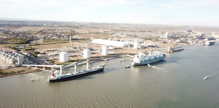 Denuncian que los recibidores de granos no acataron la conciliación obligatoria en Bahía Blanca y mantienen paralizados 400 camiones