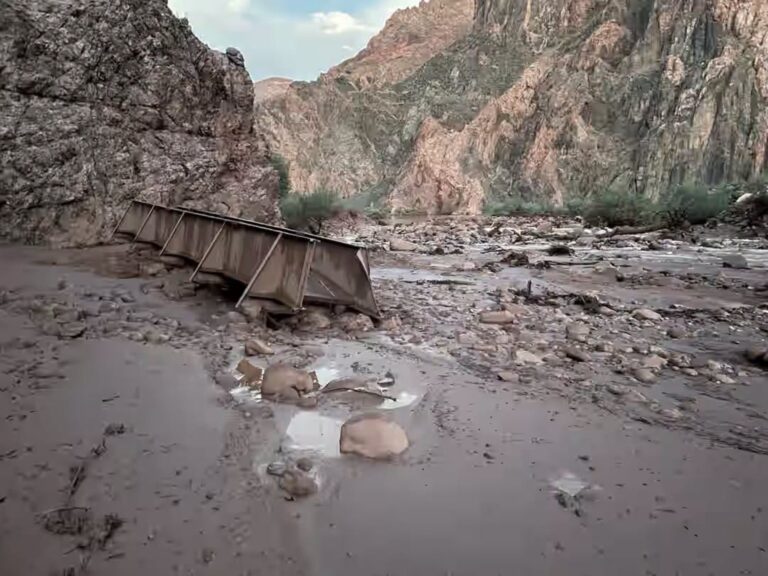 Desastre en el Gran Cañón y alerta de más tormentas tras una inundación repentina: evacuaciones, daños y al menos un muerto