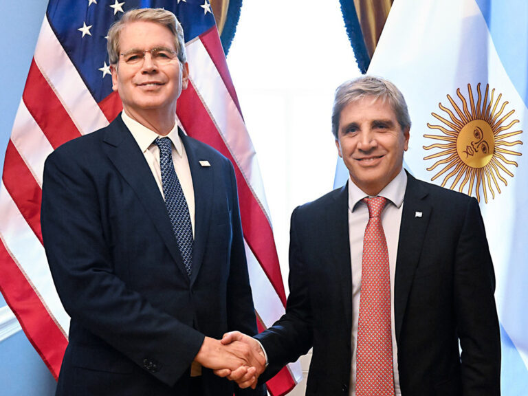 Después de casi un año y tras la ayuda recibida, Caputo se reunirá con Bessent en un encuentro del G20 en Estados Unidos