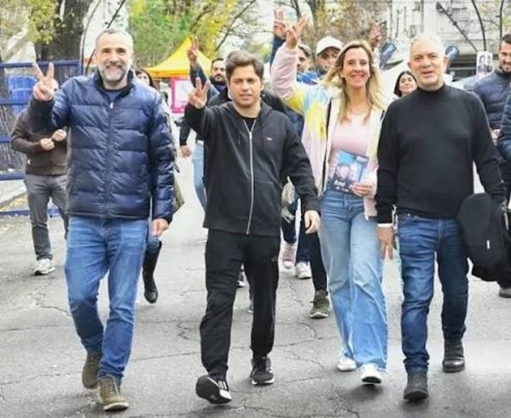 El presidente del Patronato de Liberados, Aníbal Hnatiuk, en un acto con el gobernador Axel Kicillof.