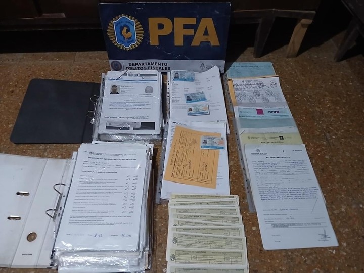 Libretas, documentos y computadores secuestradas por la Policía Federal en la causa del Patronato  de Liberados.