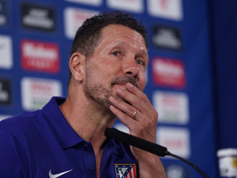Diego Simeone aclaró su frase sobre Julián Álvarez: "Dije que respetaba a los hinchas, pero no comparto insultos ni agravios"