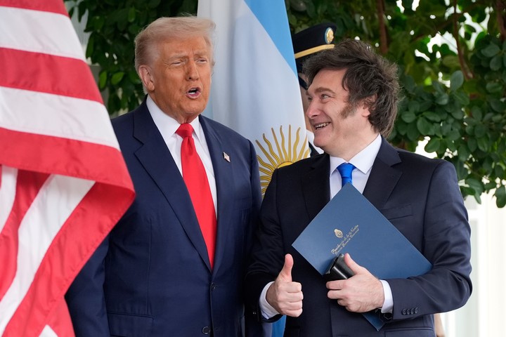 El presidente Javier Milei, con Donald Trump en la Casa Blanca, en octubre de 2025. Foto: AP  