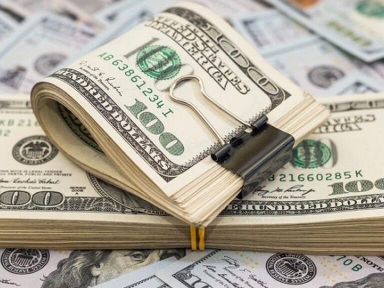 Efecto "fixing": el dólar minorista se estira a $ 1.535 en el día clave para el pago de US$ 2.600 millones de deuda