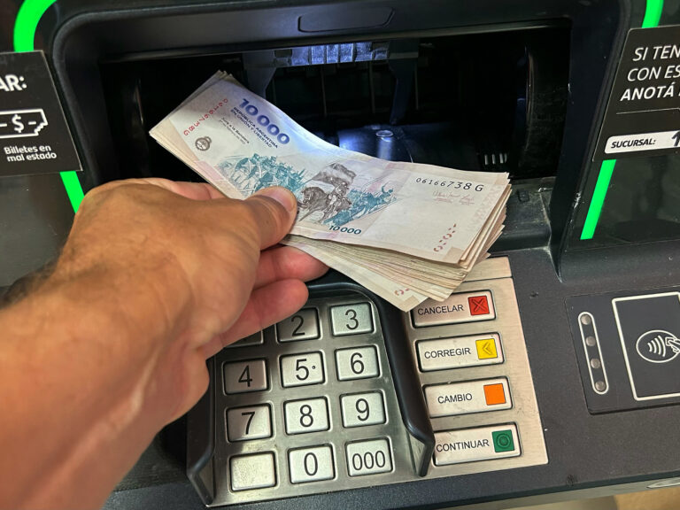 El Banco Industrial vendió 28 sucursales y parte de su banca minorista: qué cambia para los clientes