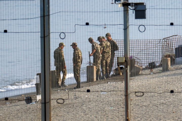 "El día 15 todo el mundo entra": alerta en España por una nueva llamada en redes sociales para asaltar la frontera desde Marruecos