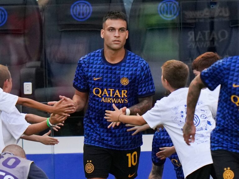 El Inter le cerró la puerta al Barcelona por Lautaro Martínez, que fue el capitán en la goleada sobre Monza en el debut por la Serie A