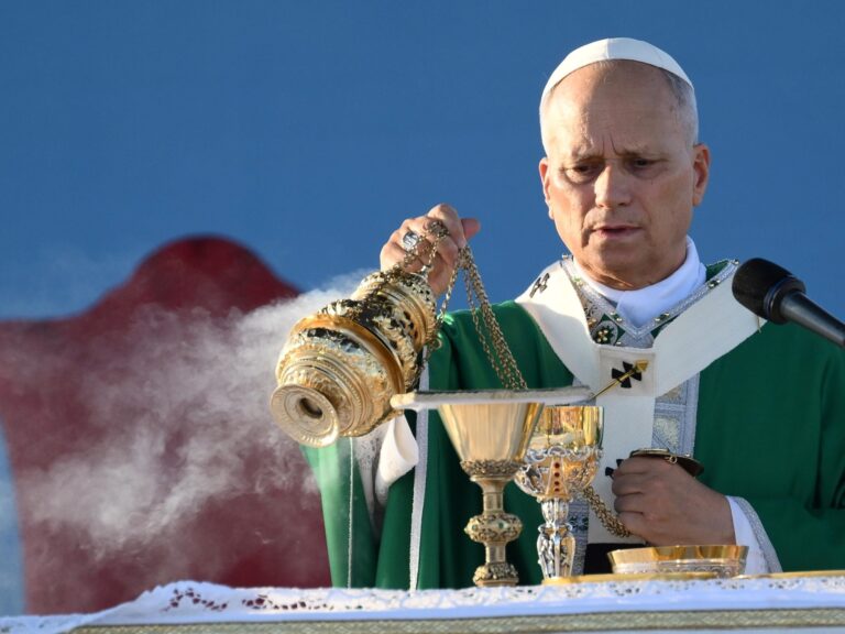 El Papa León XIV volvió a alertar sobre la Inteligencia Artificial: "No pueden ser los algoritmos los que decidan"