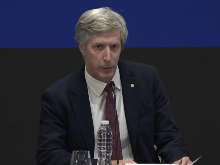 El presidente del Banco Central enfría las expectativas por los créditos en dólares: “No esperamos un boom”
