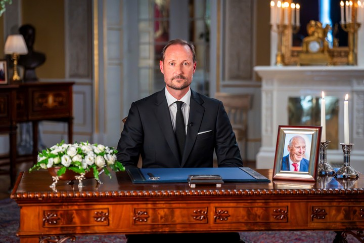 Emotivo primer discurso de Haakon VIII, nuevo rey de Noruega: el legado de su padre y las lágrimas en el aniversario de bodas de la reina viuda