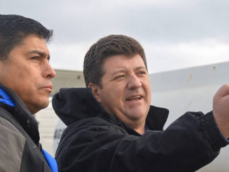 Escándalo en Santa Cruz: el Jefe de Gabinete denunció seguimiento y espionaje por parte de la Policía provincial y hay silencio del gobernador