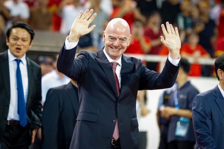 Siempre en movimiento: Gianni Infantino se encuentra en Tailandia. Foto: EFE / EPA / LUONG THAI LINH.