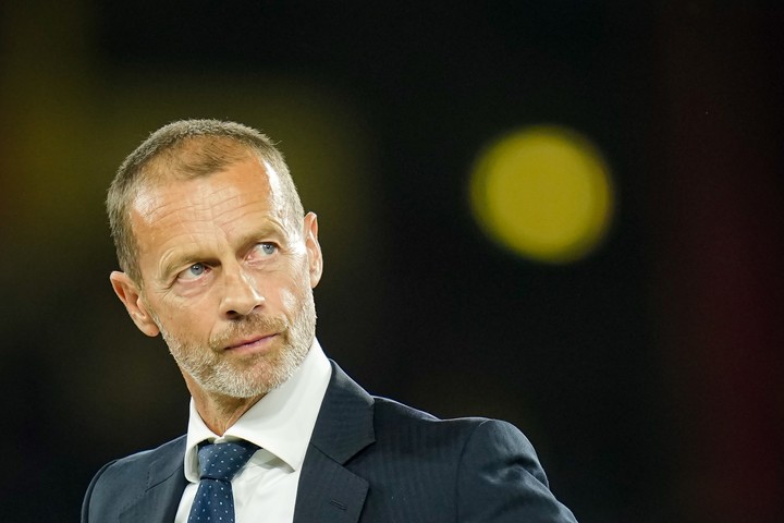 Aleksander Ceferin, presidente de la UEFA, presente en el sorteo de la Champions. Foto: AP Photo/Darko Bandic.