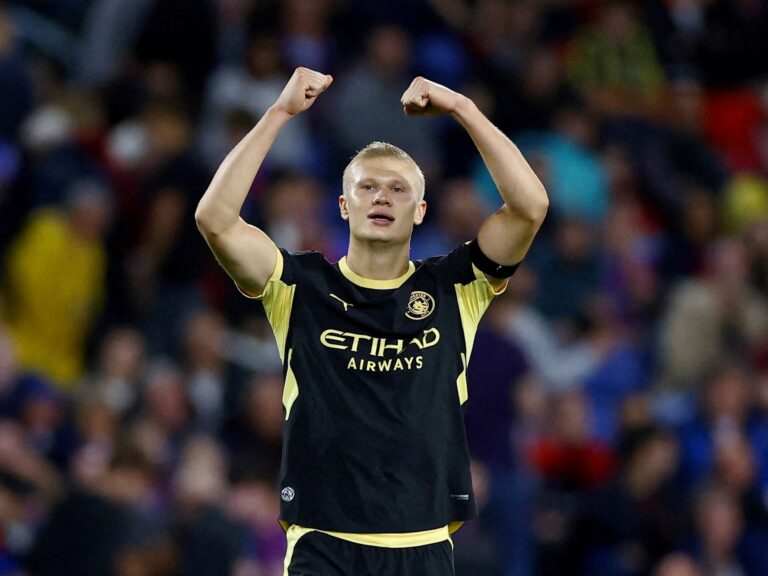 Haaland perdió la melena pero sigue con el olfato goleador intacto: metió un doblete y Manchester City aplastó a Crystal Palace por la Premier League
