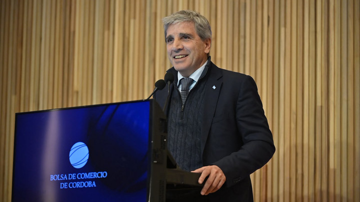 Luis Caputo, en la Bolsa de Comercio, tratando de inyectar optimismo.