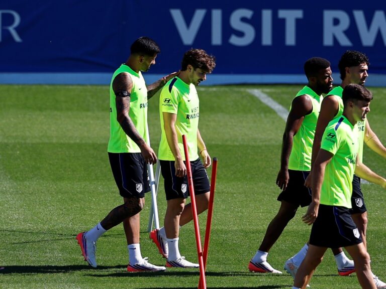 Julián Alvarez volvió a entrenarse con Atlético de Madrid: la banca del Cholo Simeone y Cuti Romero siempre a su lado