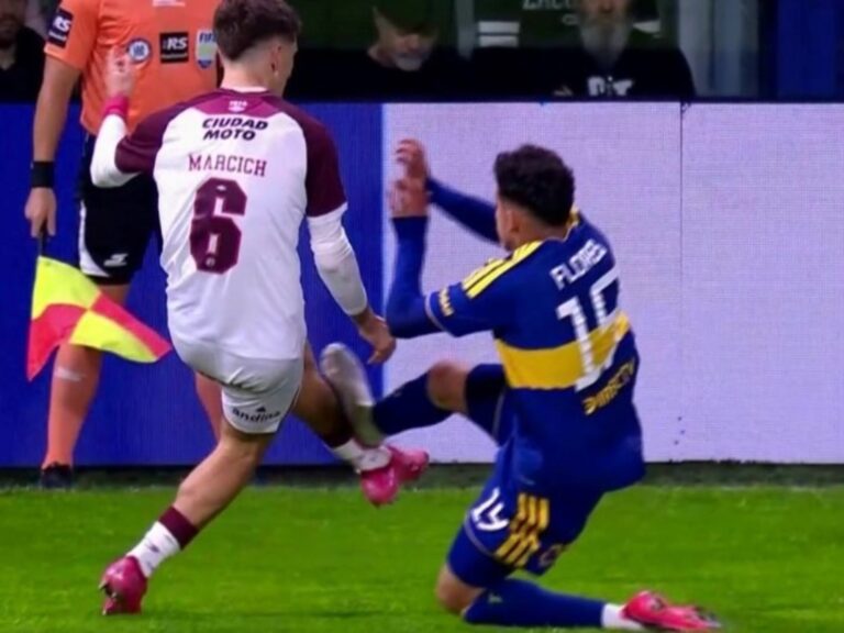 La gran polémica en Boca vs Lanús: la dura entrada de Leonel Flores que Dóvalo castigó sólo con amarilla