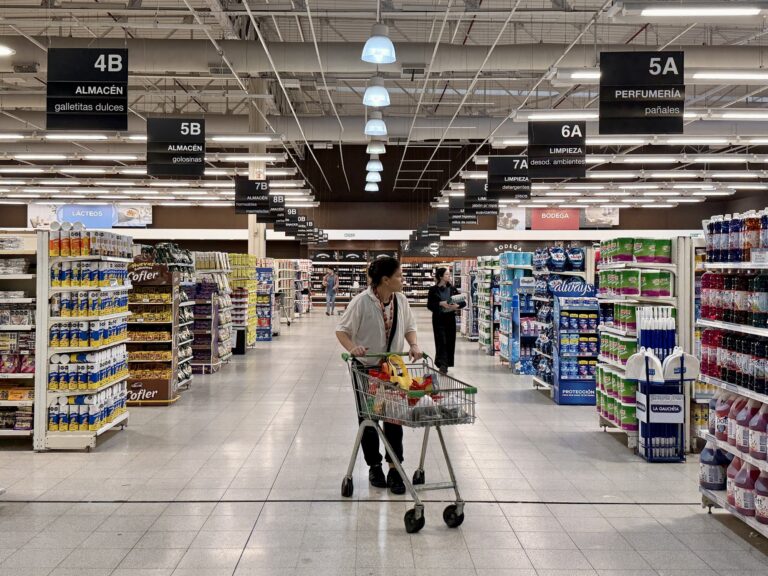 La inflación de agosto se desacelera por la carne, la nafta y el dólar