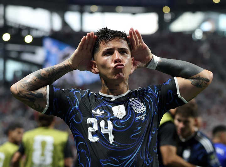 El Topo Gigio de Enzo Fernández en la semifinal del Mundial ante Inglaterra que provocó la furia de los hinchas británicos. Foto: Xinhua/Li Ming