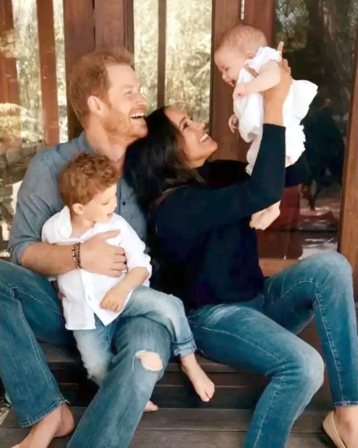 Los duques con sus hijos, cuando eran más pequeños. Foto: Instagram/Archewell