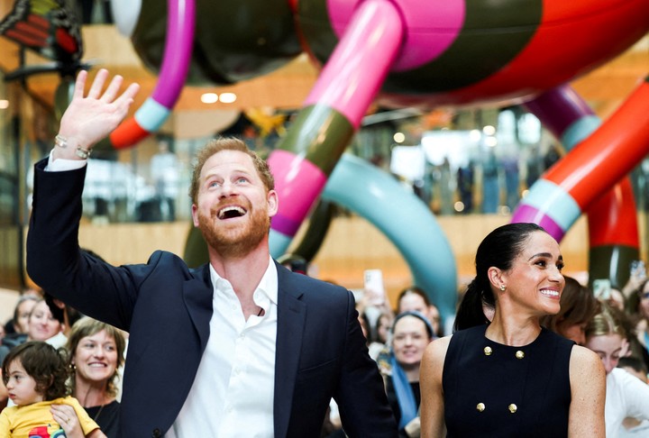 Las razones y dudas detrás del regreso de Harry y Meghan al Reino Unido: ¿reconciliación, seguridad o una nueva corte real?