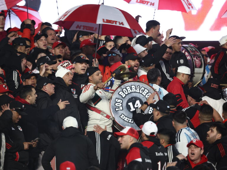 Los hinchas de River explotaron contra Chiqui Tapia en el Monumental: "A ver si te das cuenta, que no te quiere nadie..."