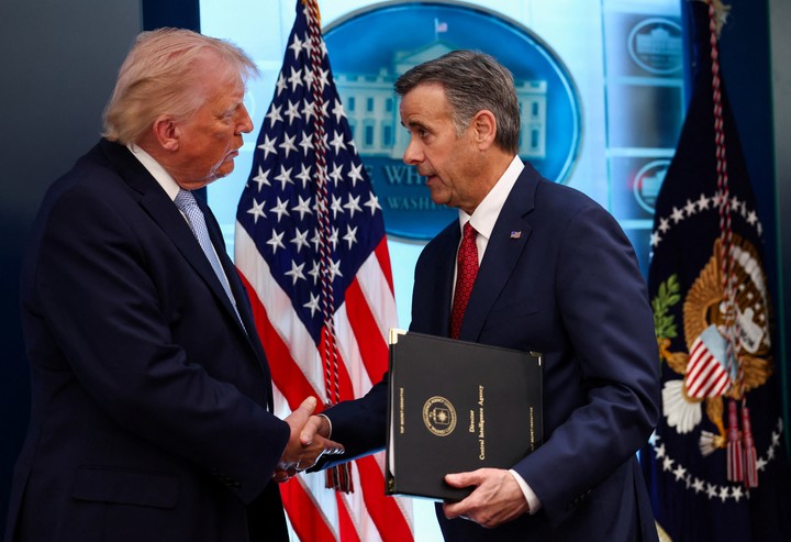 Misterio, dudas y versiones encontradas: ¿Por qué viajó a Rusia el director de la CIA?