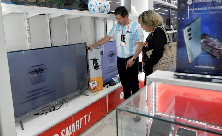 Con la oferta propia de cuotas, las cadenas buscan sostener las ventas. Foto: Orlando Pelichotti