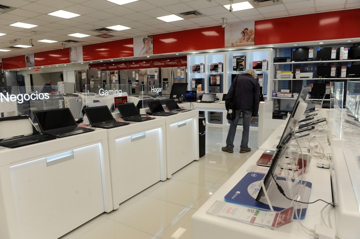 Mora en las cadenas de electrodomésticos: ¿la gente se endeudó por el Mundial como aseguró Milei?
