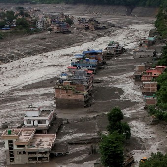Impactantes imágenes del alud en Nepal y el Tíbet: cientos de muertos y desaparecidos