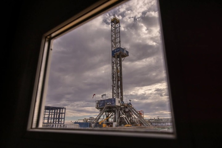 Una plataforma petrolífera de Vista Energy en Vaca Muerta, Neuquén.  (Sarah Pabst/The New York Times)