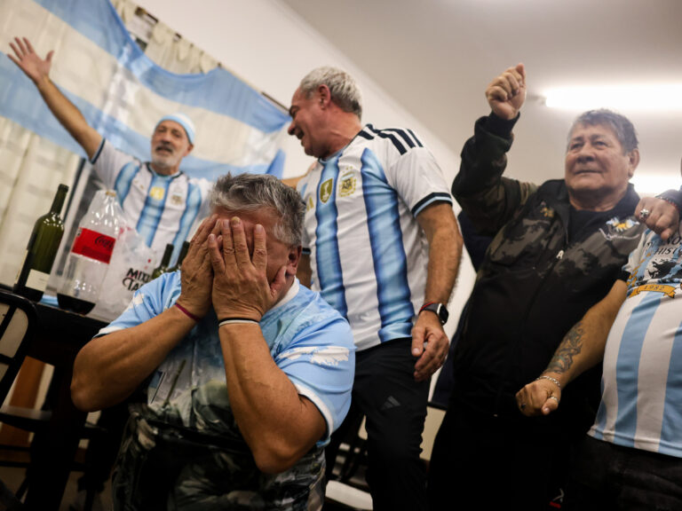 Polémica por un viaje a Malvinas de veteranos de la guerra financiado por un organismo de Defensa