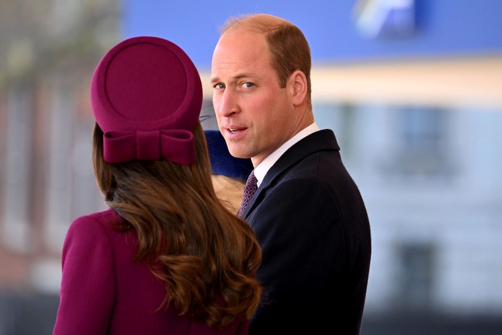 Revelan por qué Harry y Meghan se mudan al Reino Unido: la llamada inesperada que alarmó a la Casa Real