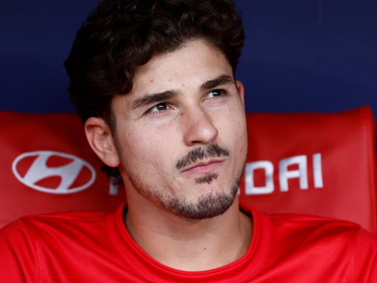 Sigue el calvario de Julián Alvarez en el Atlético de Madrid: faltó a la práctica "por una indisposición" y reapareció el Arsenal
