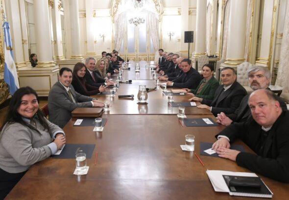 Tras las críticas al Gobierno por los morosos, Karina Milei recibe a la cúpula del Episcopado por la visita del Papa