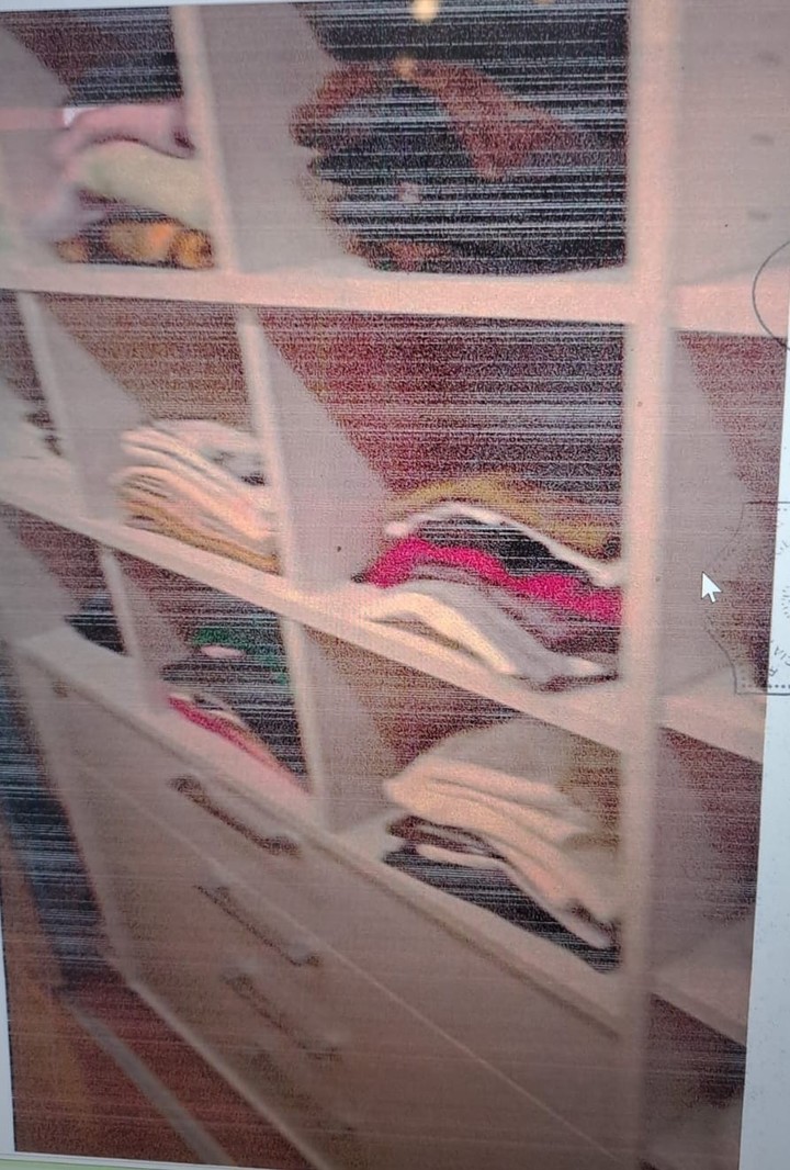 La actual cajonera del vestidor de Insaurralde, distinta a la del video.
