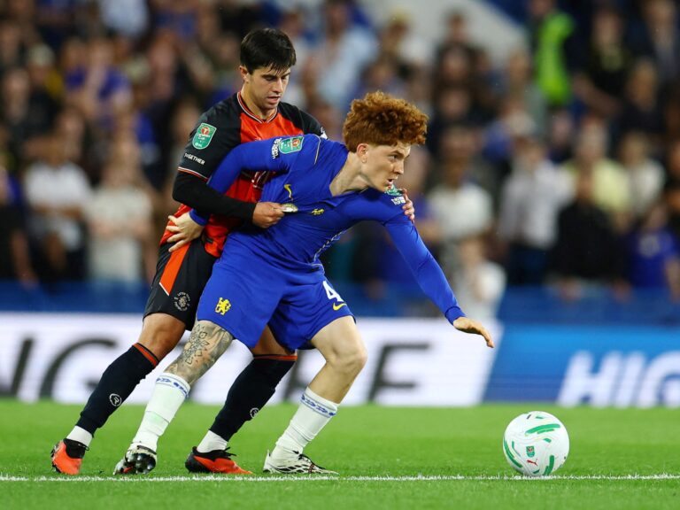 Valentín Barco debutó en Chelsea: abucheos de los ingleses pero gran partido y elogios de Xabi Alonso