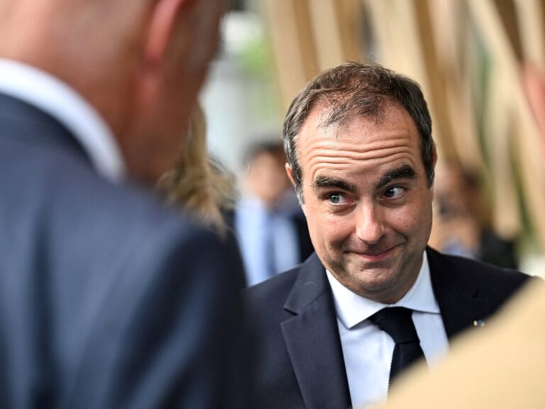 "¡Vergüenza!": abucheos, gritos e insultos al primer ministro francés por los incendios